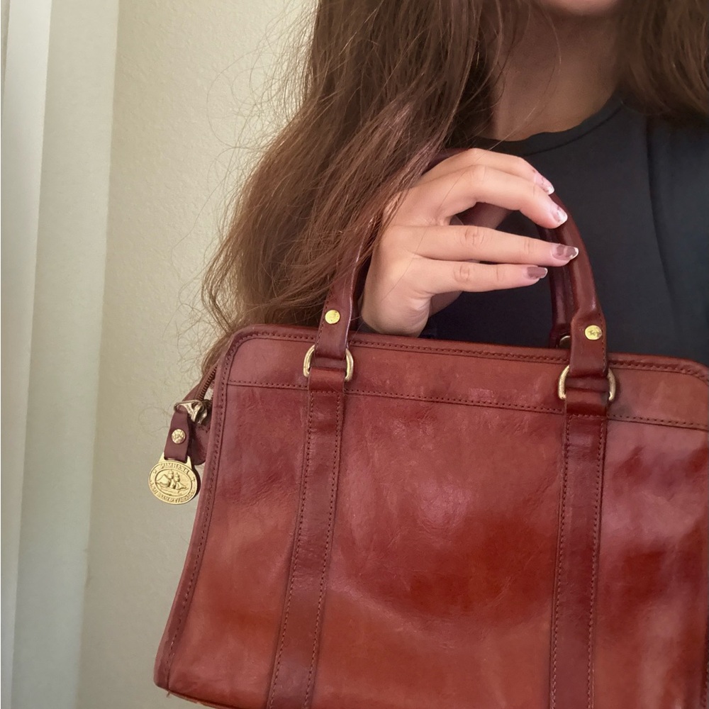 Elegant Brown Leather Handbag